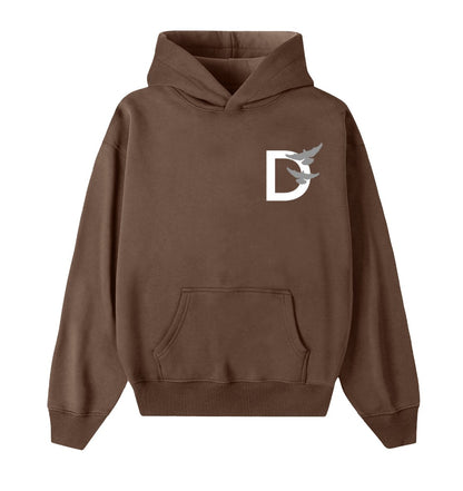 Oversized bruine hoodie voor heren en dames van DESONS, met een minimalistisch wit duiflogo op de borst. Luxe streetwear hoodie.