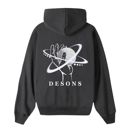 Oversized grijze hoodie voor heren en dames van DESONS, met een opvallende witte print van een hand die een planeet vasthoudt en orbitale lijnen. Luxe streetwear hoodie.