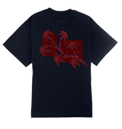 Oversized donkerblauw T-shirt voor heren en dames van DESONS, met een opvallend rode bloemprintontwerp op de achterkant, gecombineerd met abstracte vormen. Luxe streetwear T-shirt.