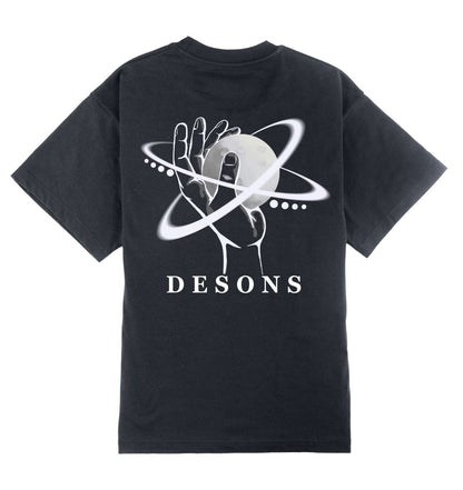 Oversized grijs DESONS t-shirt voor heren en dames met een hand en planeetontwerp, orbitale lijnen, luxe oversized streetwear t-shirt.