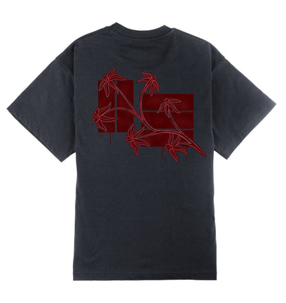 Oversized grijs T-shirt voor heren en dames van DESONS, met een opvallend rode bloemprintontwerp op de achterkant, gecombineerd met abstracte vormen. Luxe streetwear T-shirt.