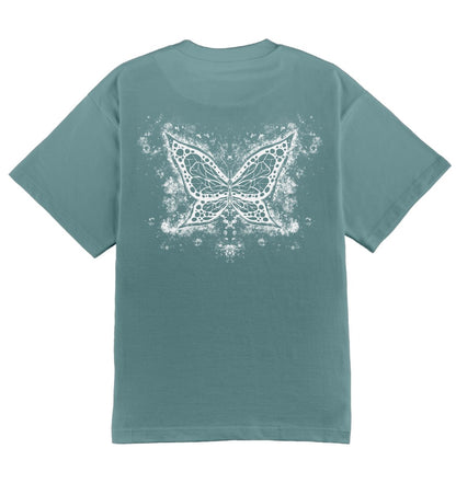 Oversized lichtblauw T-shirt voor heren en dames van DESONS, met een opvallende witte vlinderprint op de achterkant. Luxe streetwear T-shirt.