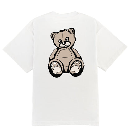 Oversized T-shirt in wit voor heren en dames van DESONS, met een grote teddybeerprint op de achterkant. Luxe en speels streetwear T-shirt.