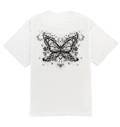 Oversized wit T-shirt voor heren en dames van DESONS, met een opvallende witte vlinderprint op de achterkant. Luxe streetwear T-shirt.