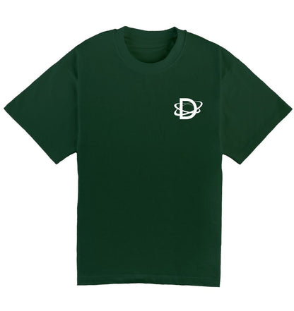 Oversized groen DESONS t-shirt voor heren en dames met een minimalistisch wit logo en orbitale lijnen op de borst, luxe oversized streetwear t-shirt.
